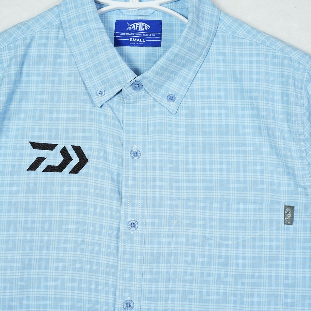 AFTCO Daiwa Mens Small Blue Plaid Short Sleeve Button Down Fishing‎ Shirt M45326